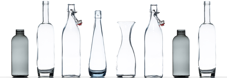 Various glass bottles and carafes as washware for HOBART dishwashers, perfect for bottle and carafe washing systems in hospitality, catering and laboratories, hygienic cleaning of different shapes and sizes.